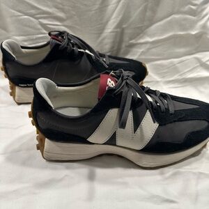 New Balance 327